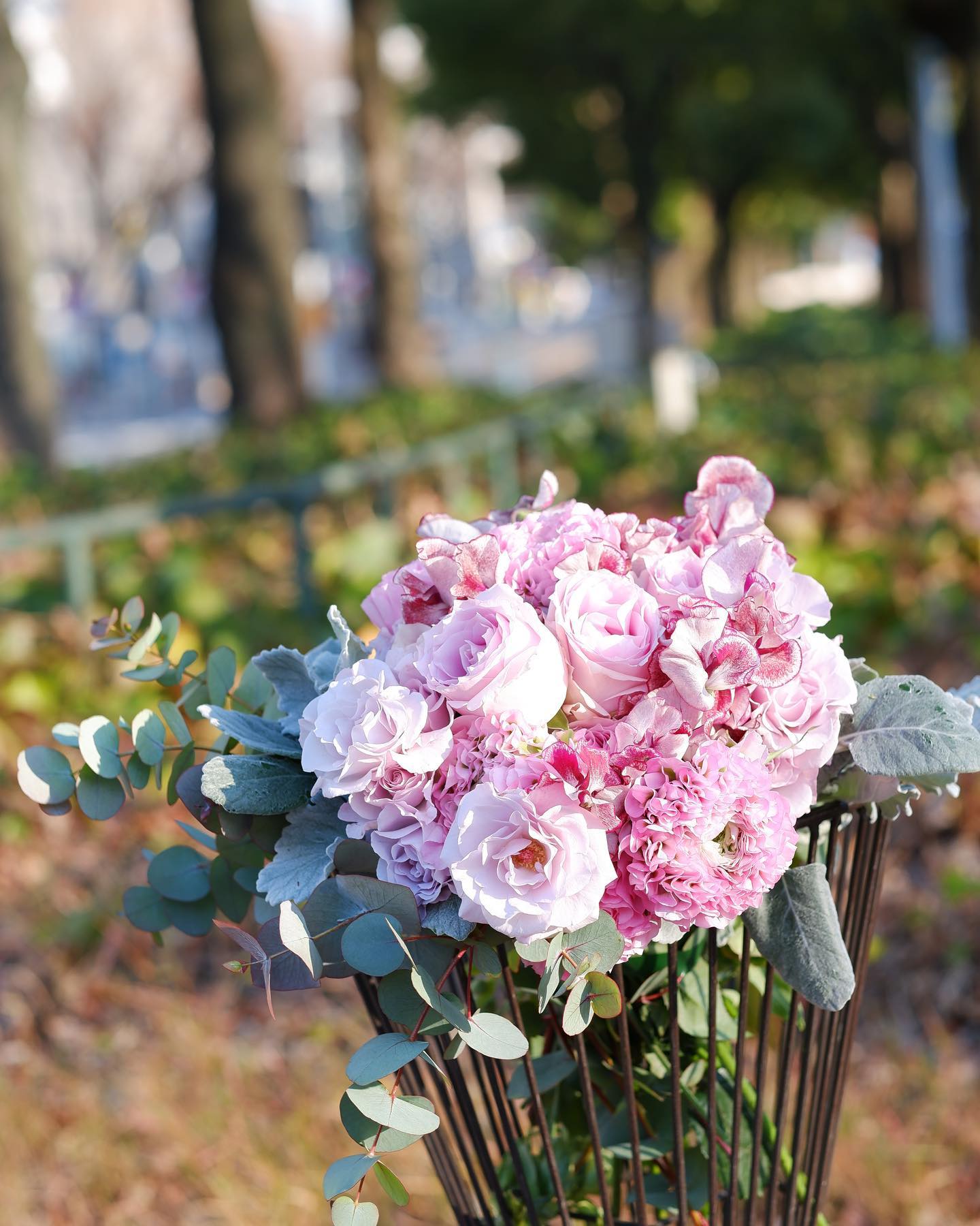 淡いピンクのグラデーションブーケ体は寒いですが、お花はすっかり春です♪♪電話、メール、ウェブサイトでご注文できます。.︎ 052-261-8791︎ kazuto@posy-nagoya.co.jp.