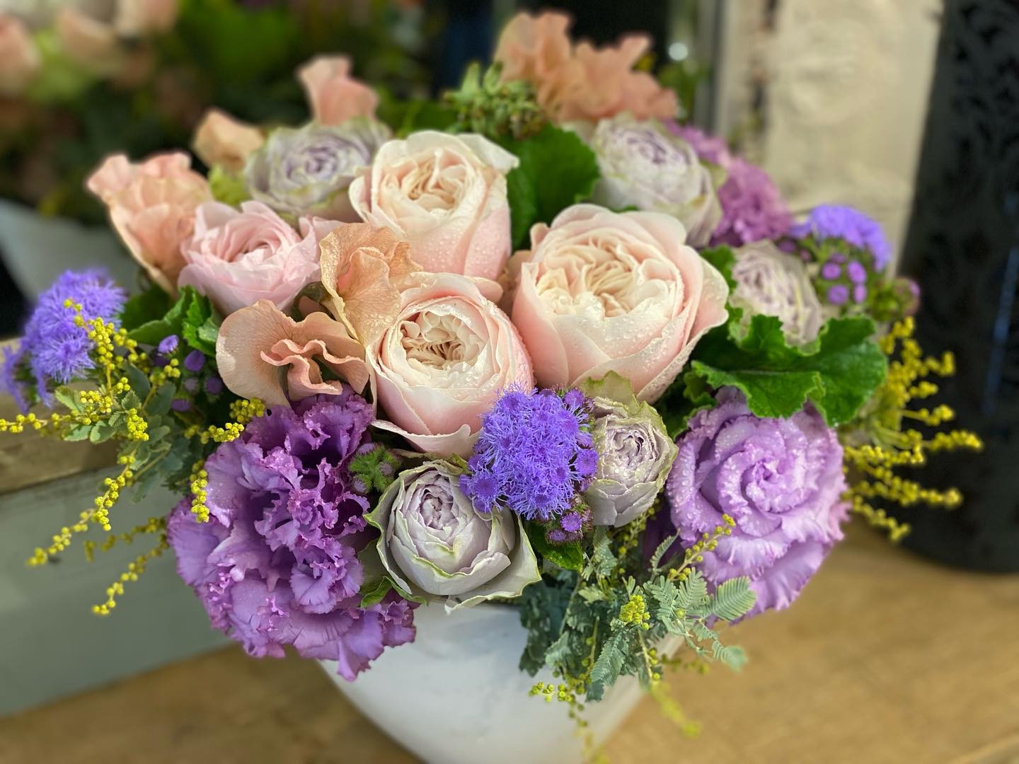 ..Birthday arrangementバラとラナンキュラスをいれて。おめでとうございます！電話、メール、ウェブサイトでご注文できます。.︎ 052-261-8791︎ kazuto@posy-nagoya.co.jp.